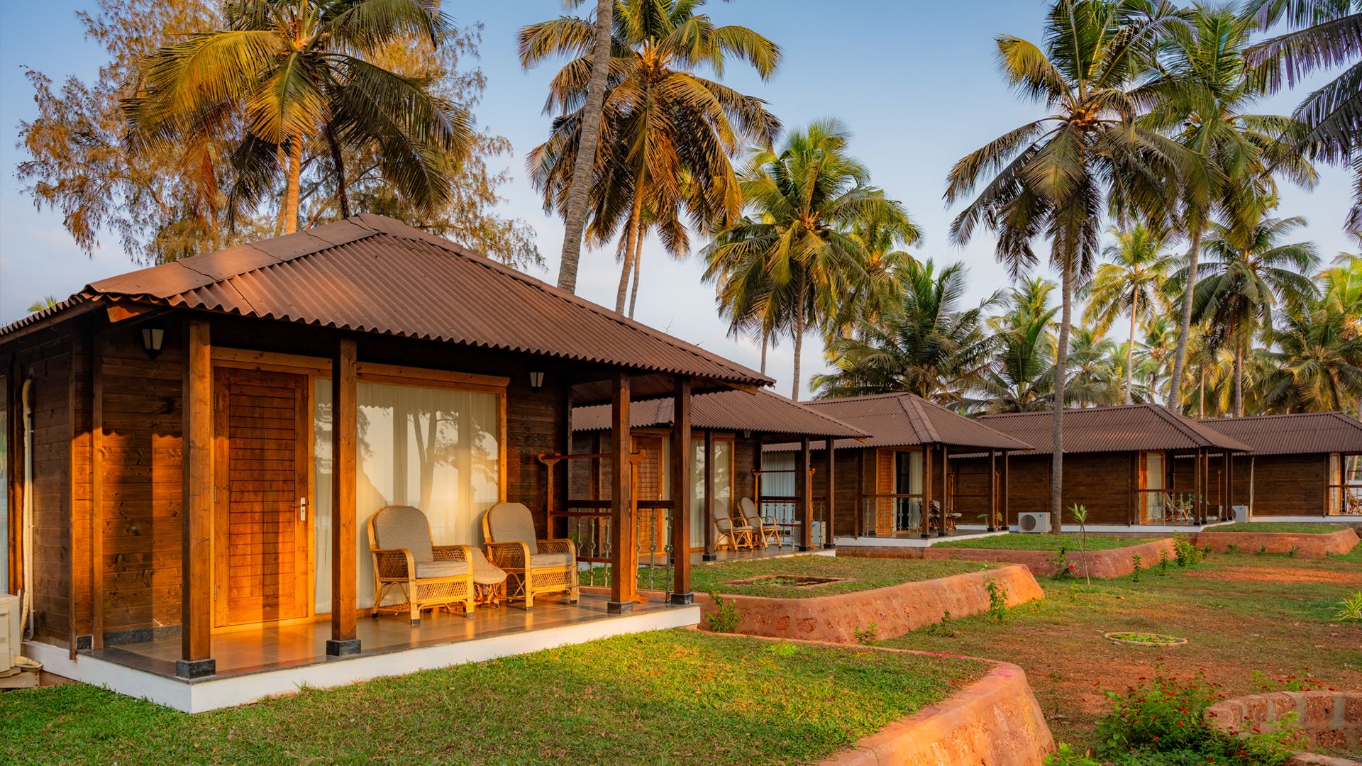 Beachside luxury cottage with Arabian Sea view in Murdeshwar